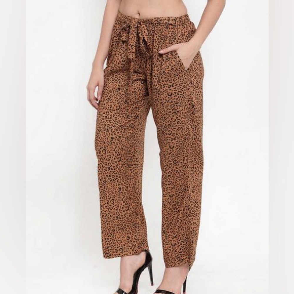 Leopard print pants 🐆 - Picture 3 of 5
